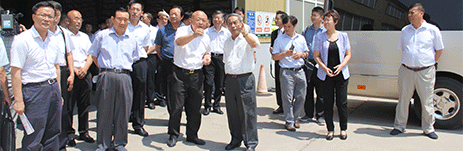 全國(guó)政協(xié)常委、經(jīng)濟(jì)委員會(huì)副主任陳錫文同志及省市領(lǐng)導(dǎo)前往吉林德翔物流有限公司參觀(guān)調(diào)研